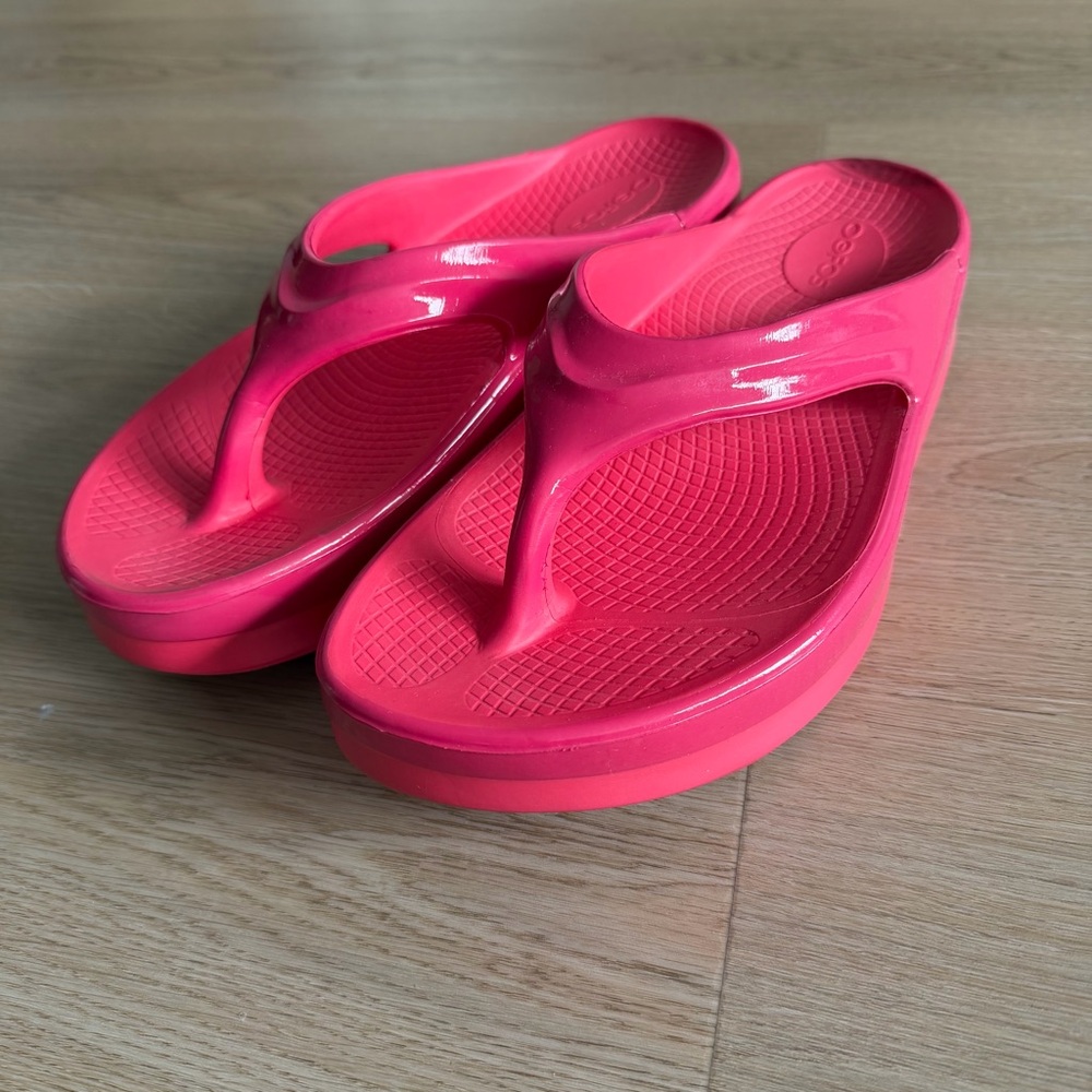 Oofos Women’s OOmega OOlala Sandal - Picture 5 of 8